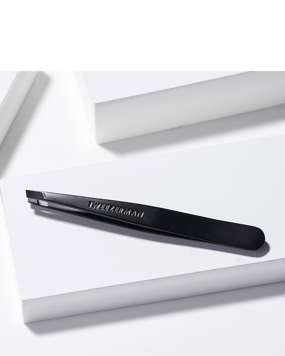 TWEEZERMAN SLANT TWEEZER BLACK MATTE PINCE À ÉPILER OBLIQUE NOIR MAT 1 ST 3