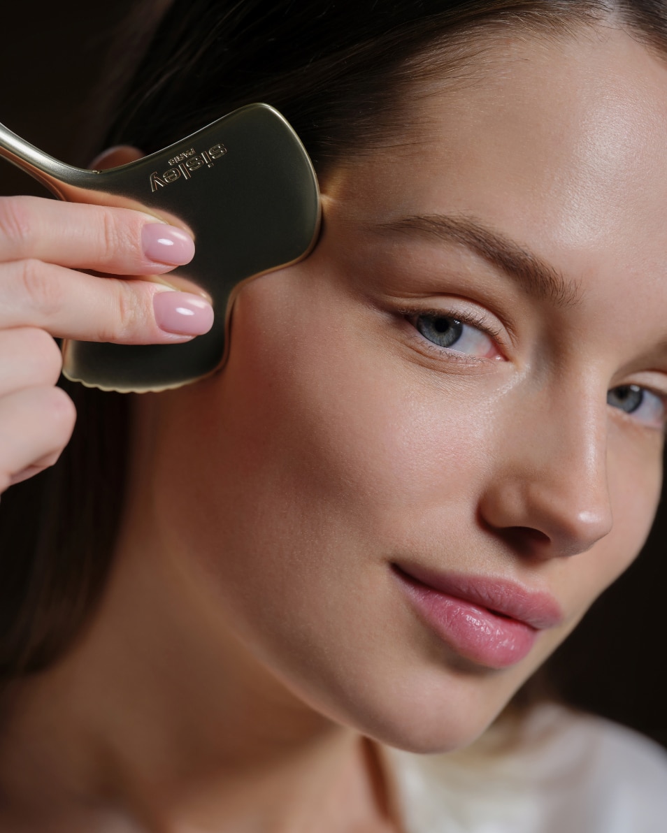 SISLEY GINKGO GUA SHA MASSAGETOOL ULTIME POUR VOTRE RITUEL ANTI-ÂGE 1 ST 3