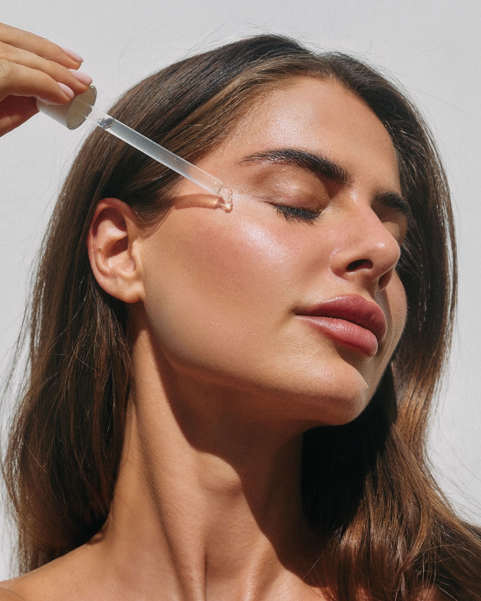 Gouttes bronzantes à l'acide hyaluronique