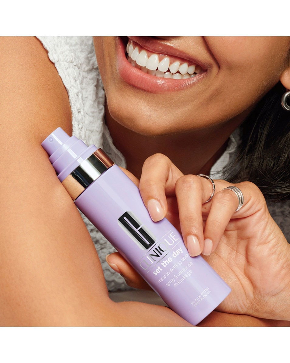 CLINIQUE Set The Day Spray Fixateur de Maquillage 3