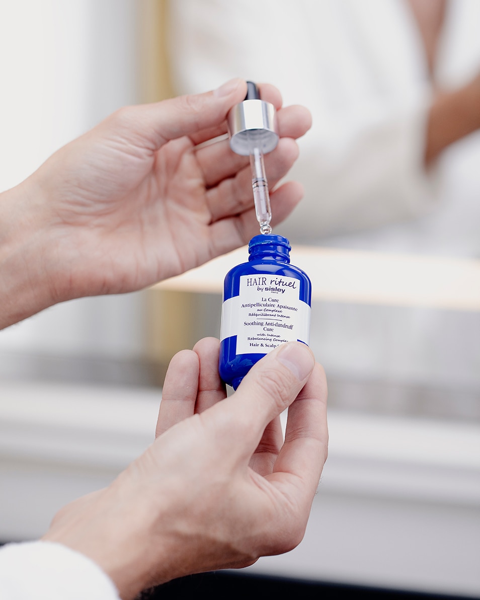 SISLEY HAIR RITUEL BY SISLEY LA CURE ANTIPELLICULAIRE APAISANTE 60 ML 2
