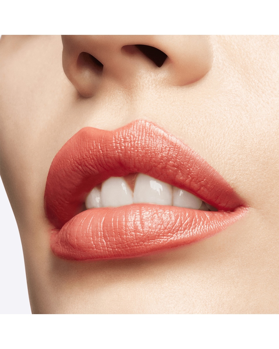 M.A.C Lustreglass Sheer-Shine Lipstick Transparente & brillant - fini lumineux & longue tenue Kissmet 4
