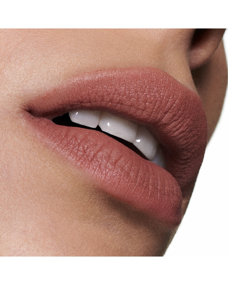 M.A.C Powder Kiss Liquid Lip Colour - Intimate Nudes Rouge à lèvres liquide - hydratant & longue tenue TAKEN 4