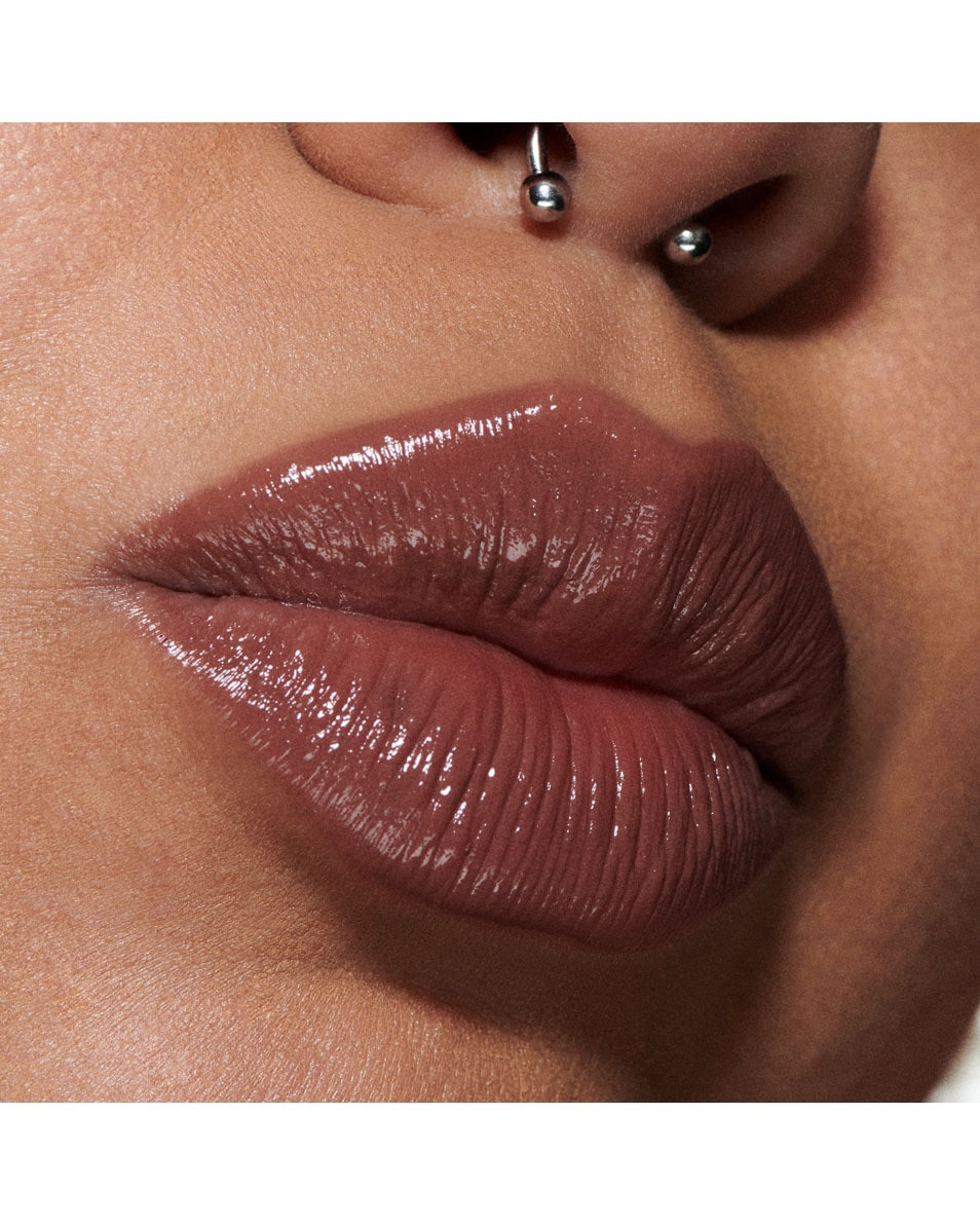 M.A.C Lustreglass Sheer Shine Lipstick - Intimate Nudes Transparente & brillant - fini lumineux & longue tenue SIGNATURE MOVE 4