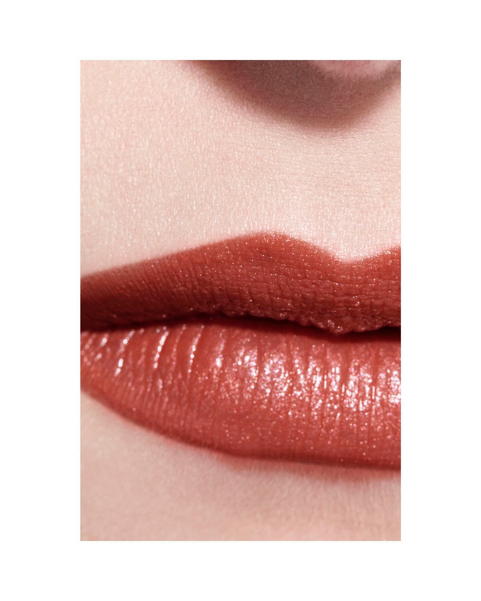 CHANEL ROUGE COCO LE ROUGE SATINÉ SOIN HYDRATANT ET LISSANT LONGUE TENUE 112 PARIS 1ER 4