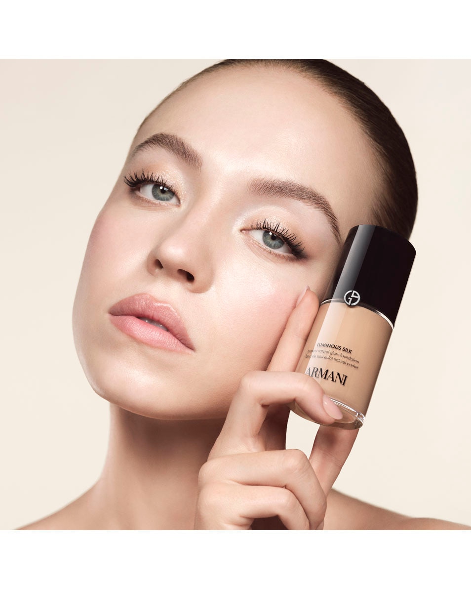 ARMANI BEAUTY Luminous Silk Fond De Teint (Format Voyage) - Fini Naturel Et Lumineux - Tenue 24H 2 4