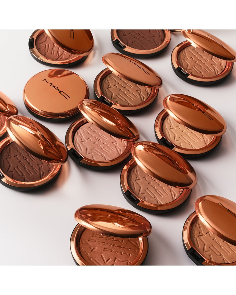 M.A.C Skinfinish Sunstruck Bronzer Poudre bronzante longue tenue Matte Light Rosy 4