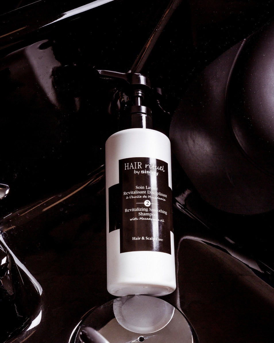 SISLEY HAIR RITUEL REVITALIZING SMOOTHING SHAMPOO WITH MACADAMIA OIL 200 ML 4