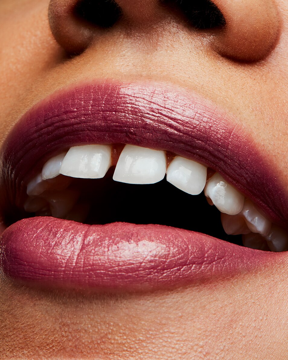 M.A.C FROST LIPSTICK ROUGE À LÈVRES PERLÉ - FINI SEMI-LUSTRÉ Plum Dandy 5