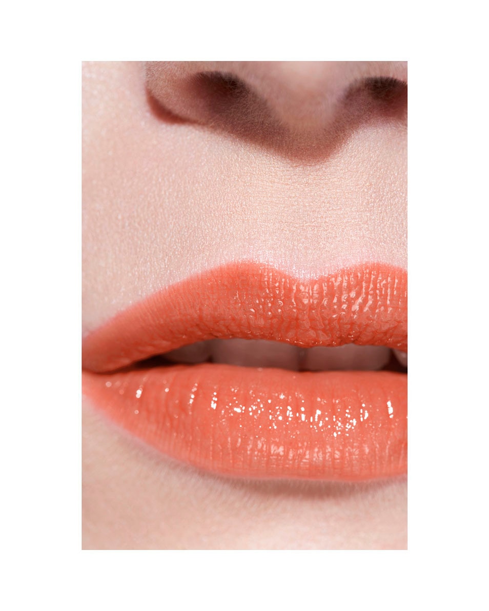 Chanel ROUGE COCO BAUME - BRILLANT LE BAUME TEINTÉ HYDRATANT EMBELLISSEUR. INTENSITÉ SUR MESURE TENDER PEACH 5