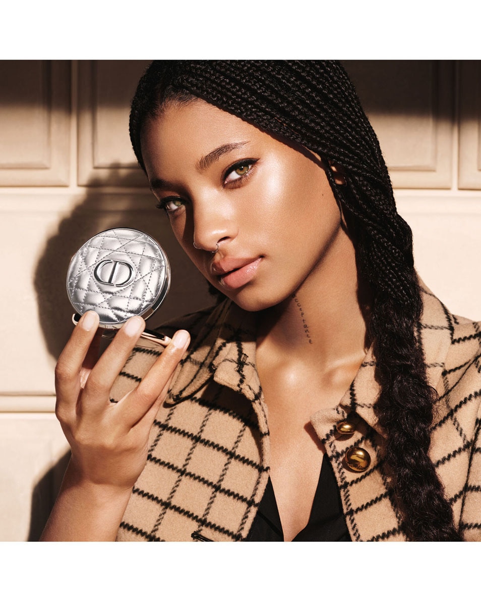 DIOR Dior Forever Glow Luminizer - Long Wear Highlighter Highlighter longue tenue - infusé d'acide hyaluronique 06 Opal Sequin 5