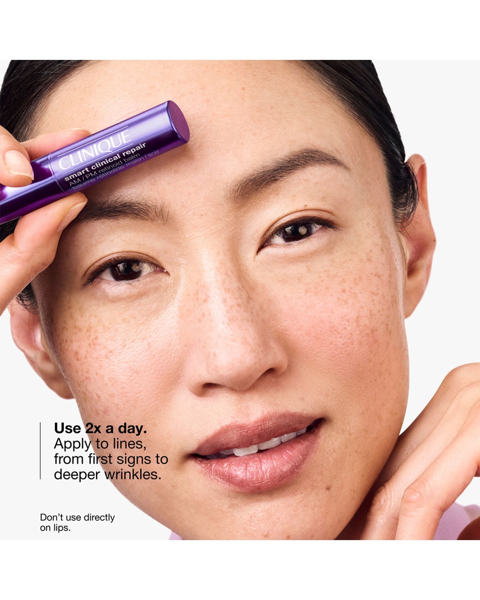 Un traitement rétinoïde en stick qui comble instantanément les ridules.