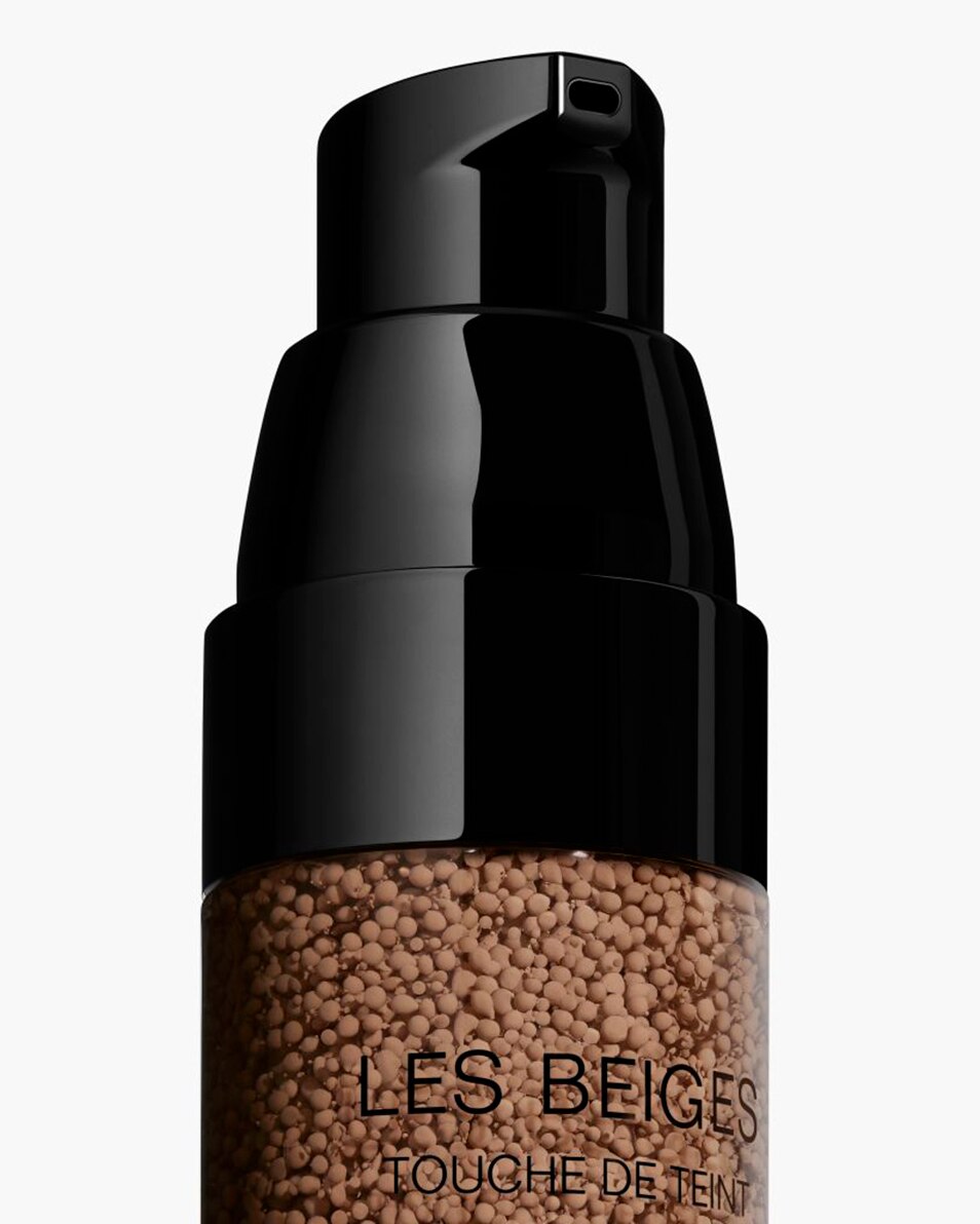 CHANEL LES BEIGES TOUCHE DE TEINT TOUCHE DE TEINT FRAÎCHE AUX MICROBULLES DE PIGMENTS B50 2