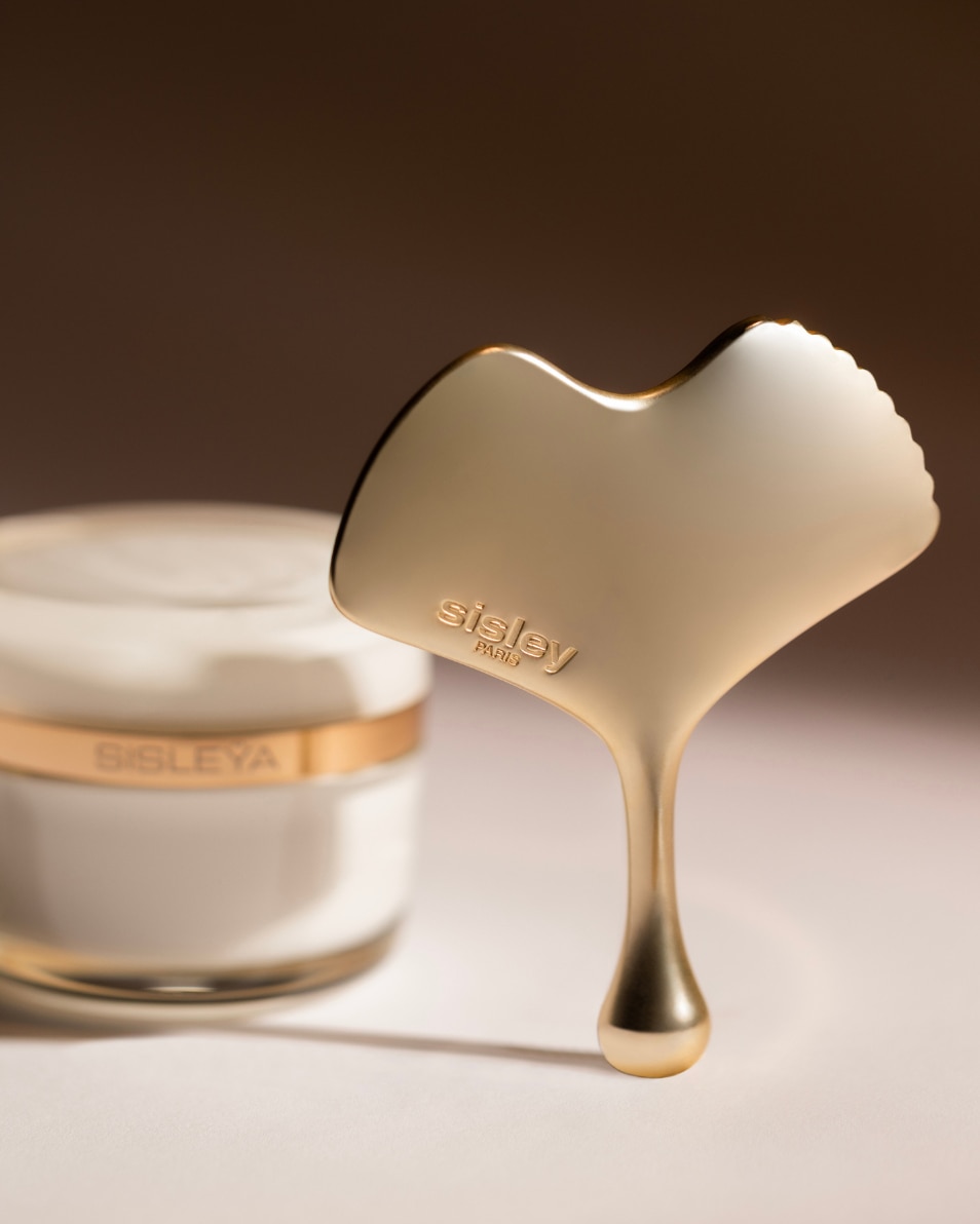 SISLEY GINKGO GUA SHA MASSAGETOOL ULTIME POUR VOTRE RITUEL ANTI-ÂGE 1 ST 2