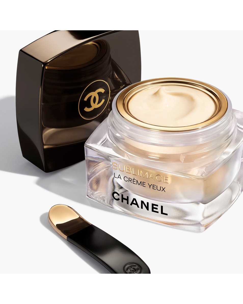 Chanel SUBLIMAGE LA CRÈME YEUX SUBLIMAGE La Crème Yeux est un soin global d’exception pour le regard qui associe la puissance de son actif, la Vanilla Planifolia polyfractionnée, à la sensorialité exceptionnelle de sa texture. Son nouveau pot en verre est rechargeable. 15 G 2