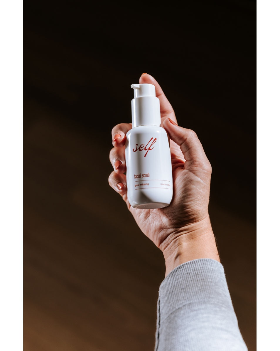SELF Glow Inducing Facial Scrub Gommage doux visage - purifiant & éclatant 100 ML 2