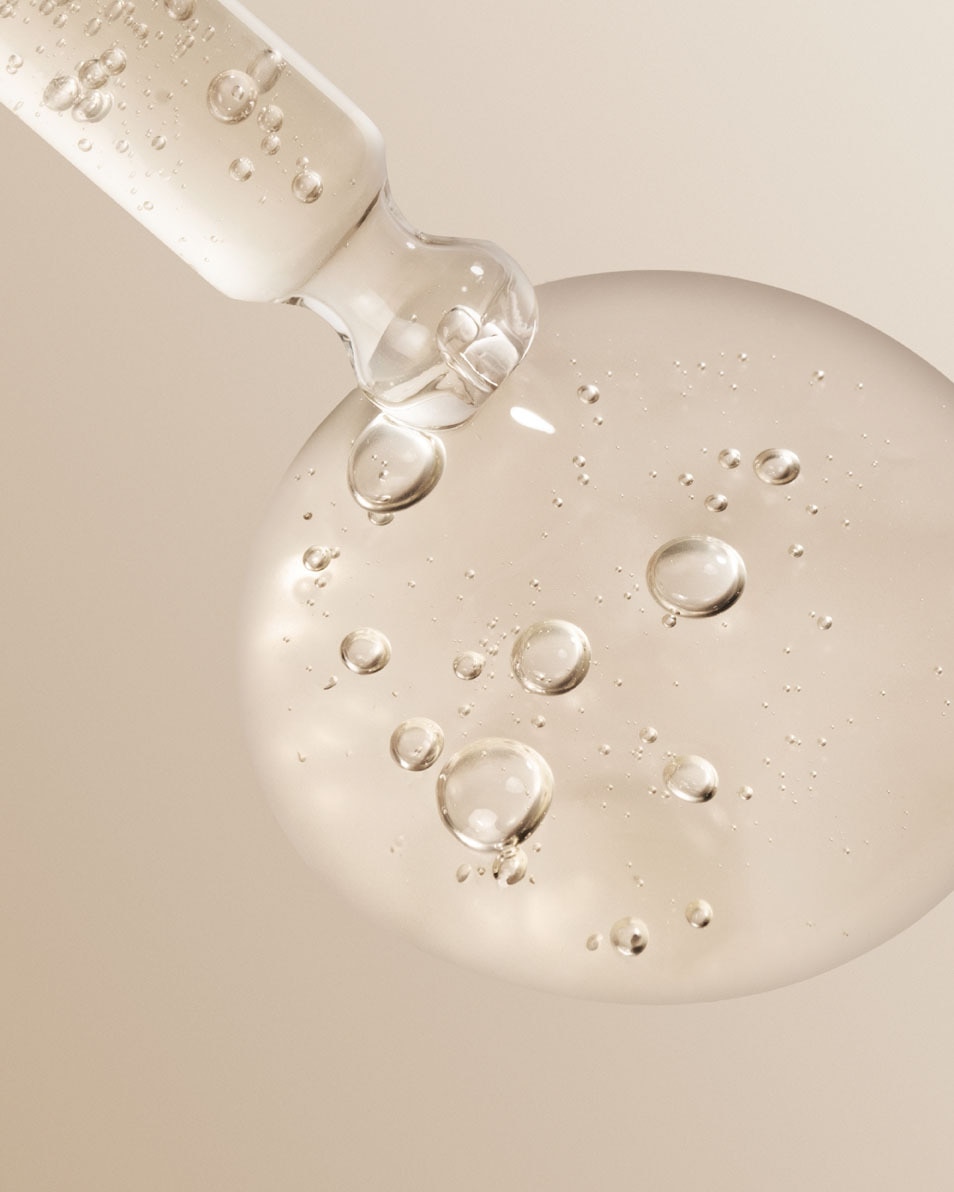 Gouttes bronzantes à l'acide hyaluronique