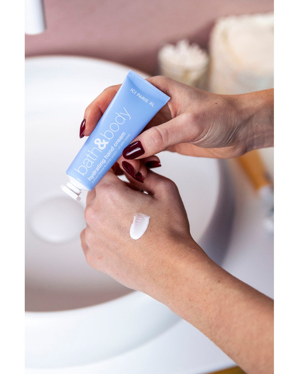 ICI PARIS XL Bath & Body Crème hydratante pour les mains Cotton Flower & Violet Scent 30 ML 2