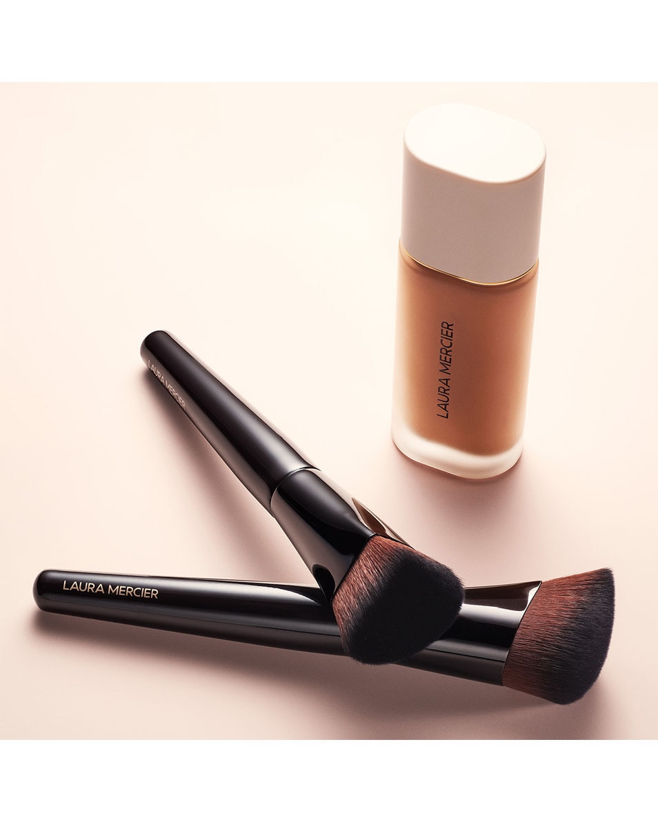 REAL FLAWLESS FOUNDATION BRUSH 1 ST 2