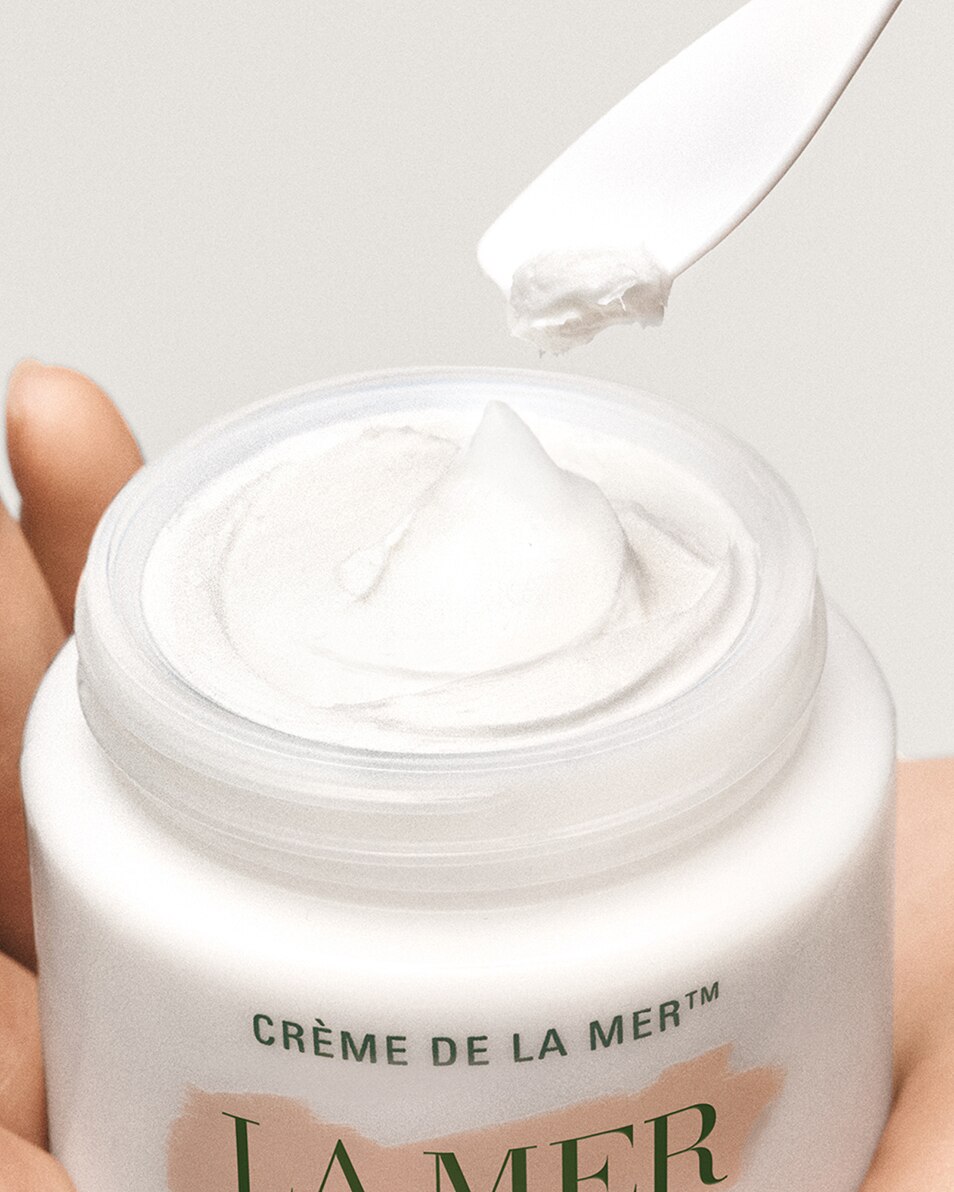 LA MER THE MOISTURIZING SOFT CREAM CRÈME HYDRATANTE - NOURRISSANT, APAISANT & RÉDUIT LES RIDULES 60 ML 2