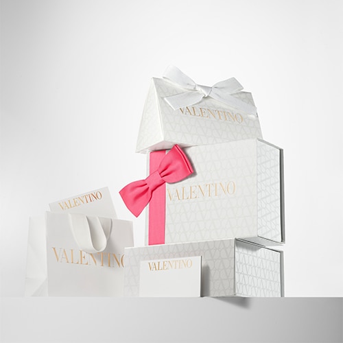 item-3-valentino-gifts-2026 item-3-valentino-gifts-2026
